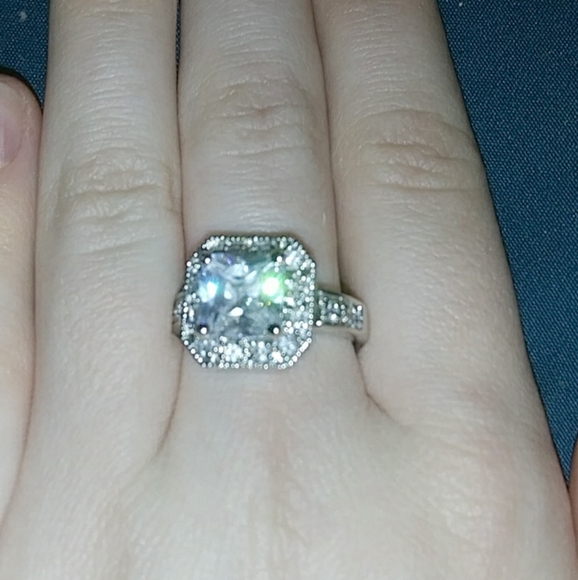 Ring - Picture 1 of 2